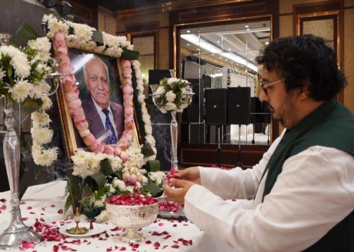 Prayer Meet Shradhanjali Bhajans by charanji at The Heritage Grand, Lawrence Road